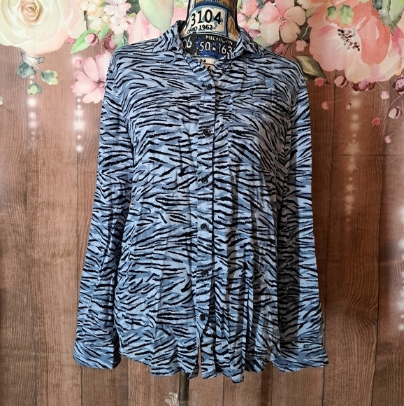 BEACH Lunch Lounge Blue Black Tiger Print Viscose Size S/P Blouse - Picture 2 of 9